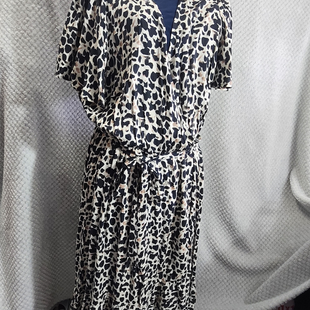 Leopard Print Wrap Dress - Picture 2 of 7